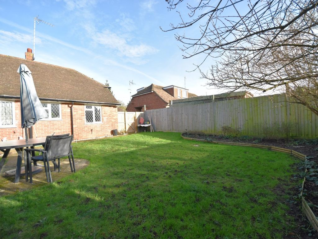 2 bed bungalow to rent in Isis Way, Bourne End, Buckinghamshire SL8, £1,600 pcm