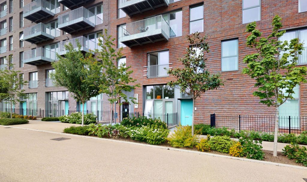 1 bed flat for sale in Lacewood Apartments, London SE8, £120,000