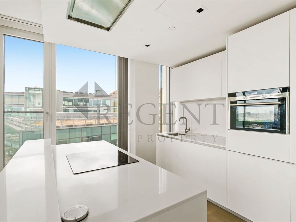 2 bed flat to rent in South Bank Tower, Upper Ground SE1, £4,400 pcm