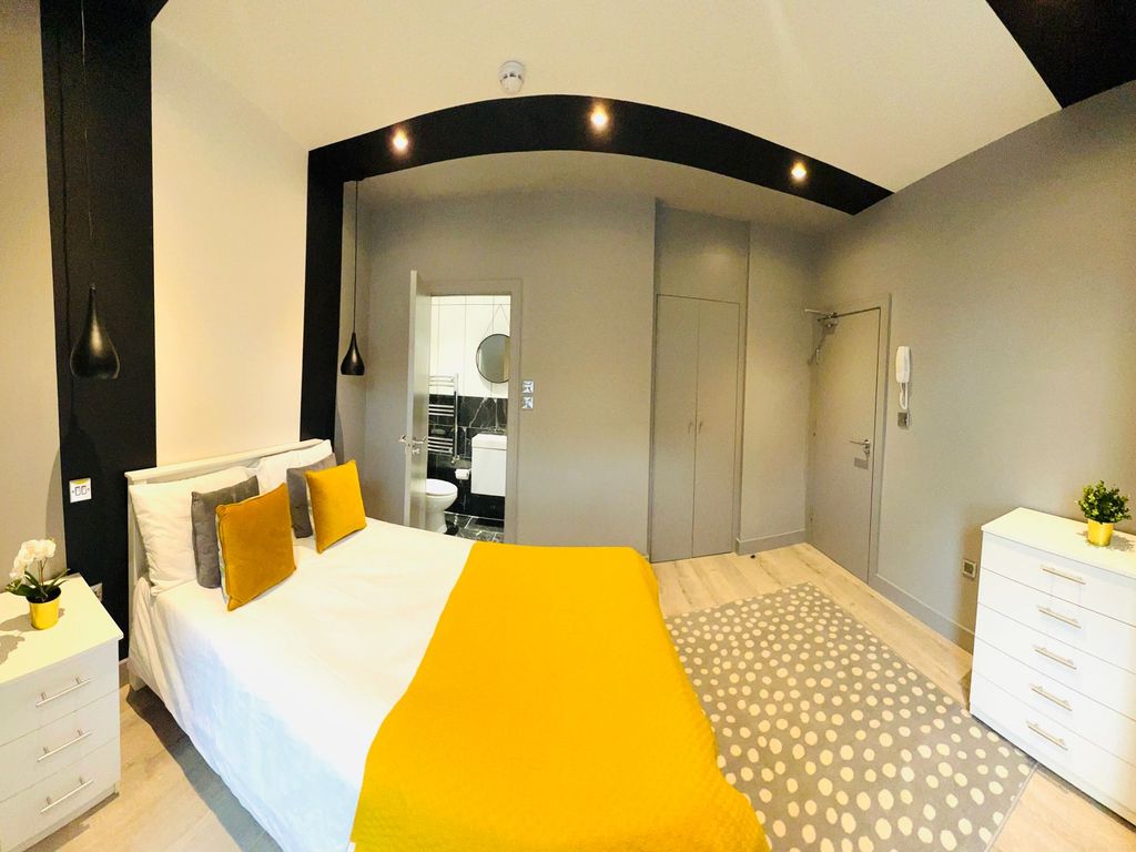 Room to rent in Dassett Road, London SE27, £1,170 pcm