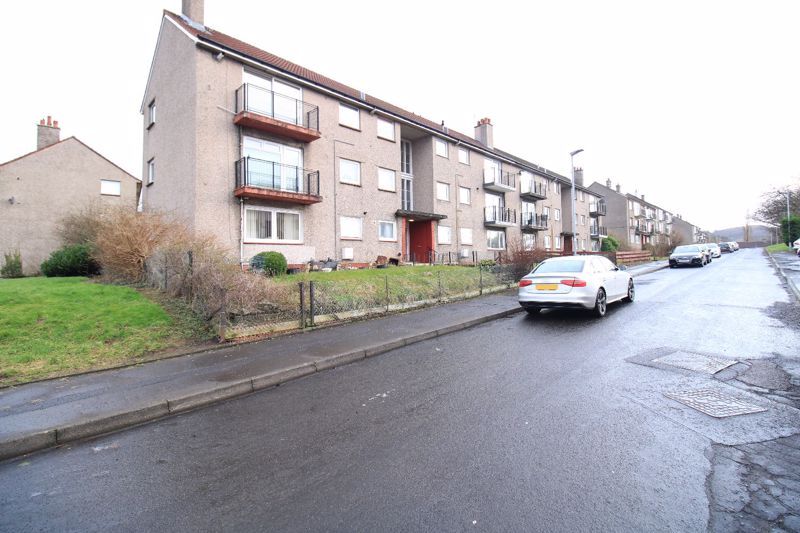 2 bed flat for sale in Braeside Drive, Dumbarton G82, £53,000