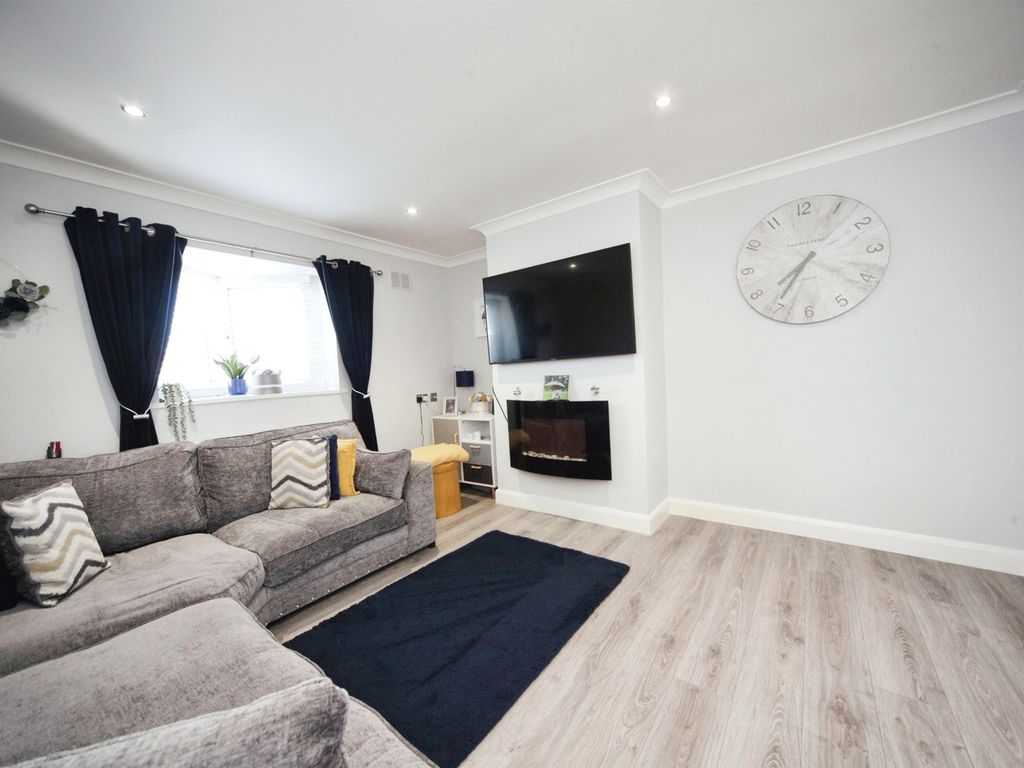 1 bed flat for sale in Parkside Drive, Houghton Regis, Dunstable LU5, £160,000