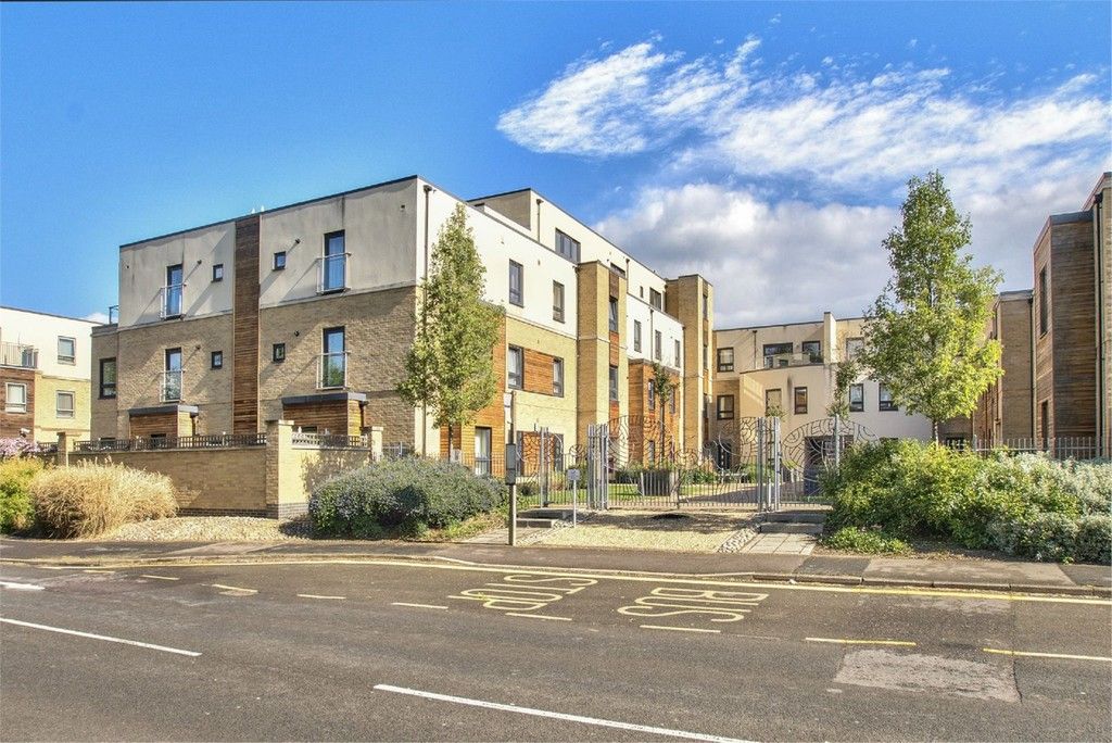 2 bed flat for sale in Brookside, Huntingdon PE29, £190,000