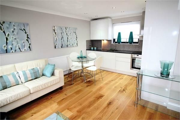 1 bed terraced house to rent in The Broadway, Mill Hill NW7, £1,625 pcm