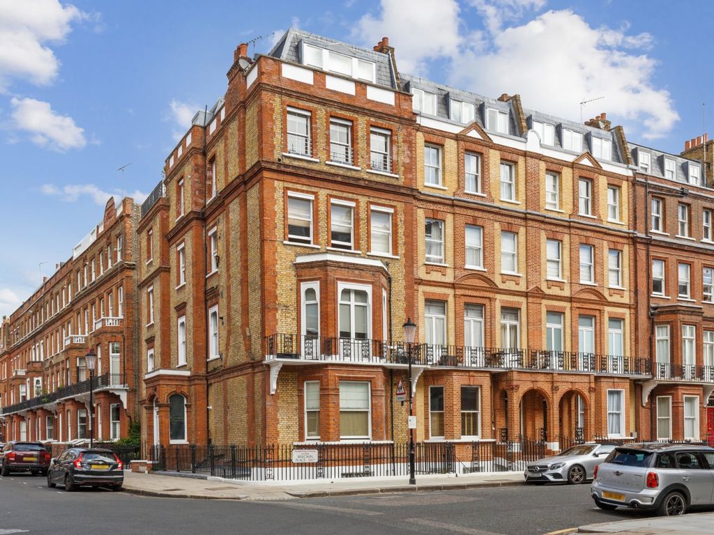 2 bed flat for sale in Brechin Place, London SW7, £1,300,000