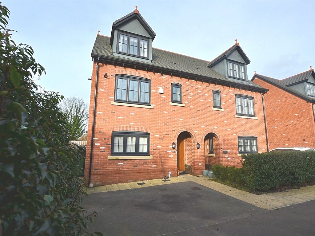 4 bed town house for sale in Alder Way, Holmes Chapel, Crewe CW4, £390,000