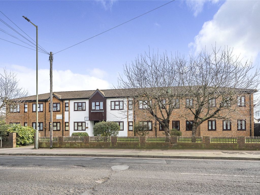 2 bed flat for sale in Beaumont Lodge, Addington Road, West Wickham BR4, £190,000