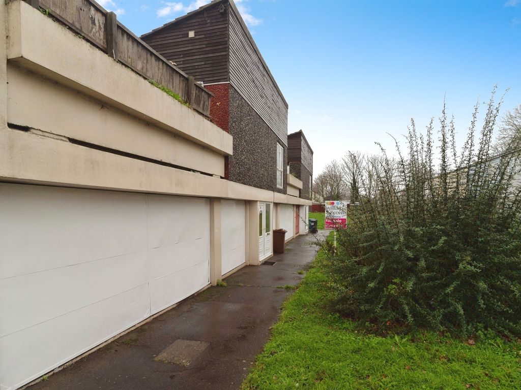 1 bed maisonette for sale in Viola Close, South Ockendon RM15, £160,000