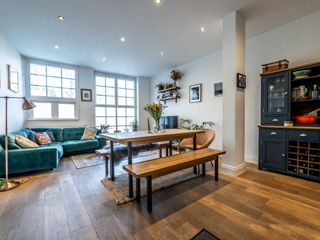 2 bed flat for sale in Lambeth Road, London SE1, £625,000