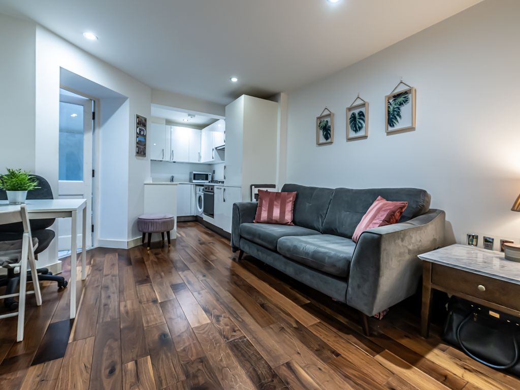 1 bed flat for sale in Bell Street, London NW1, £645,000