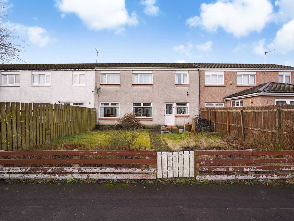 3 bed terraced house for sale in Russell Place, Linwood PA3, £125,000