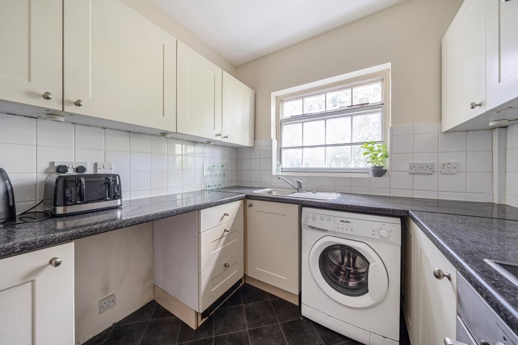 1 bed flat for sale in Maidenhead, Berkshire SL6, £220,000