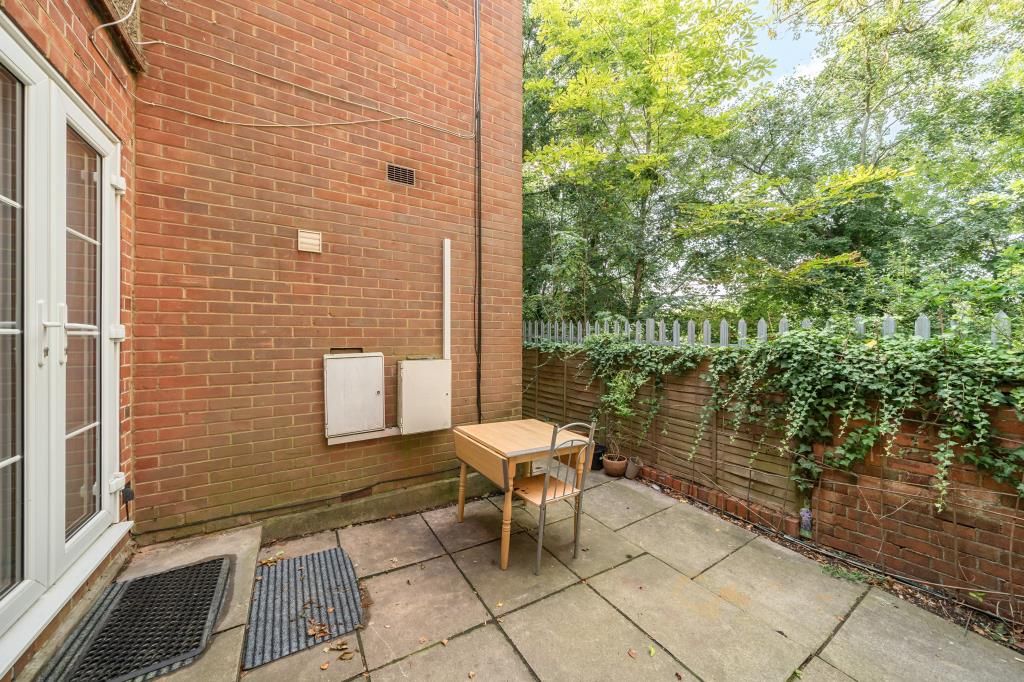 1 bed flat for sale in Maidenhead, Berkshire SL6, £220,000