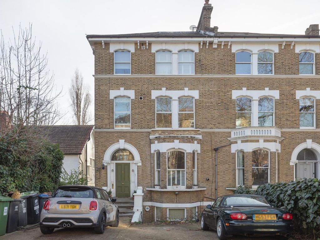 2 bed flat for sale in Thicket Road, London SE20, £565,000