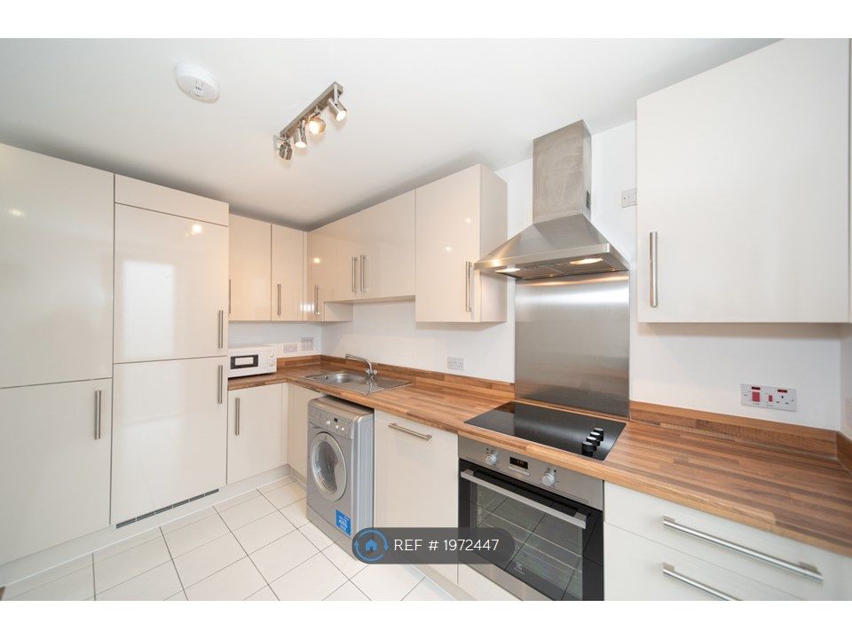 4 bed flat to rent in Lonsdale House, London E14, £3,300 pcm