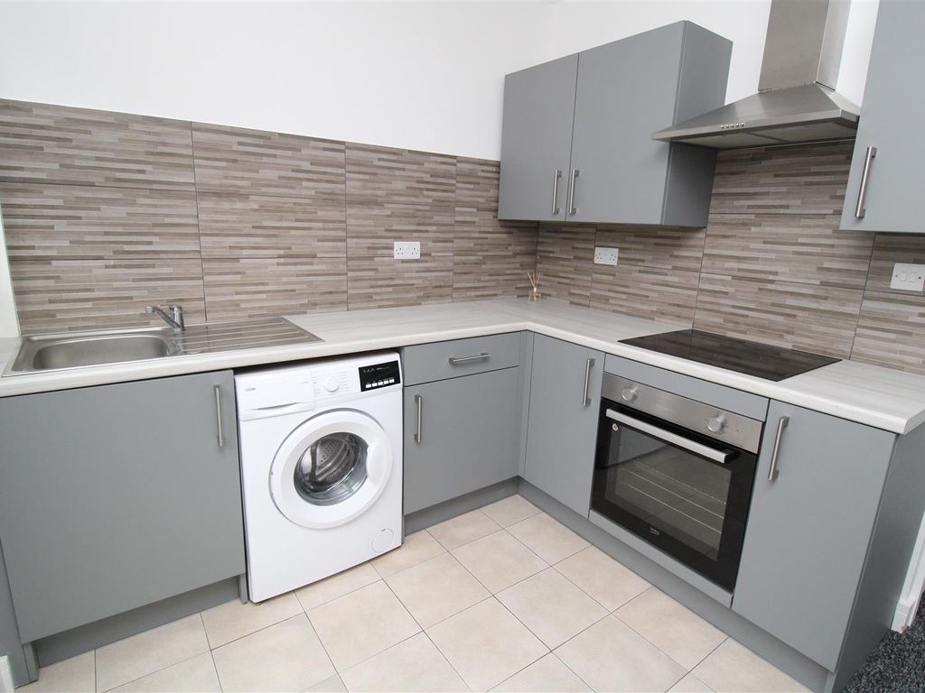 3 bed property to rent in Bishop Street, Abertillery NP13, £775 pcm