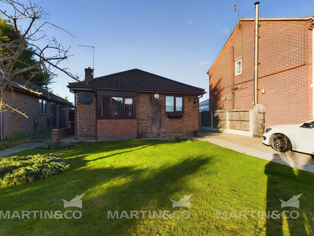 2 bed detached bungalow for sale in Windsor Close, Askern, Doncaster, South Yorkshire DN6, £170,000