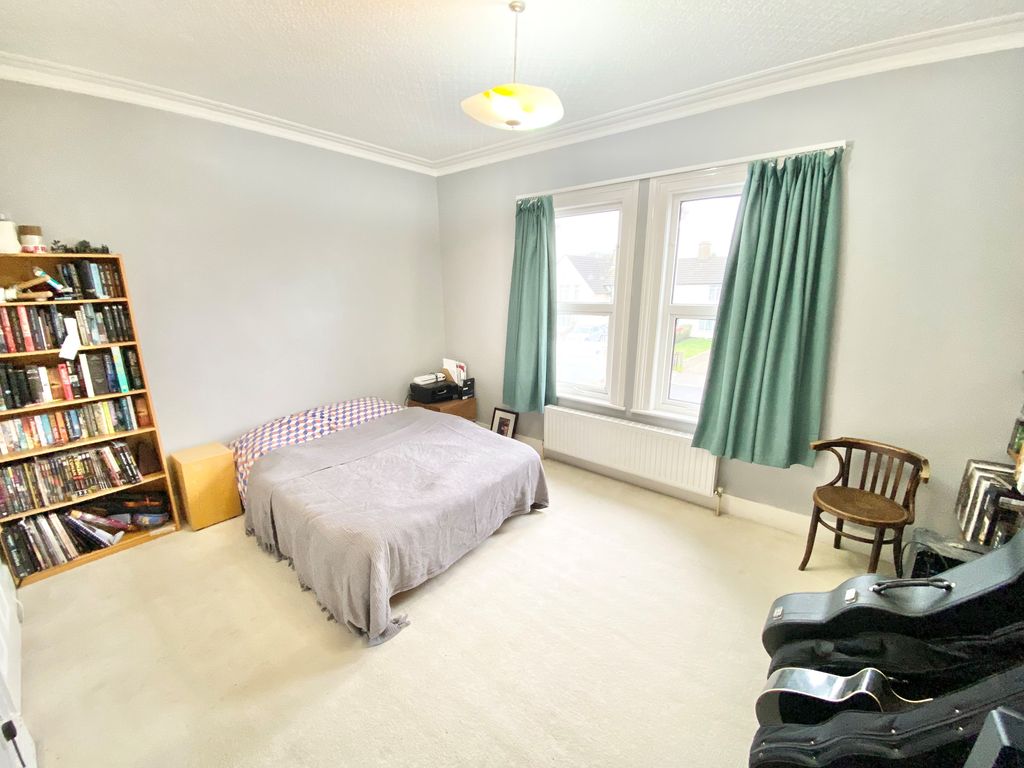 4 bed semi-detached house for sale in East Barnet Road, East Barnet EN4, £730,000