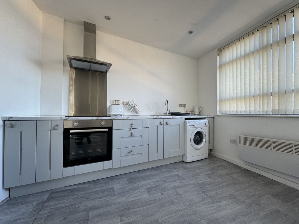 2 bed flat to rent in Byron Street, Leeds LS2, £1,050 pcm