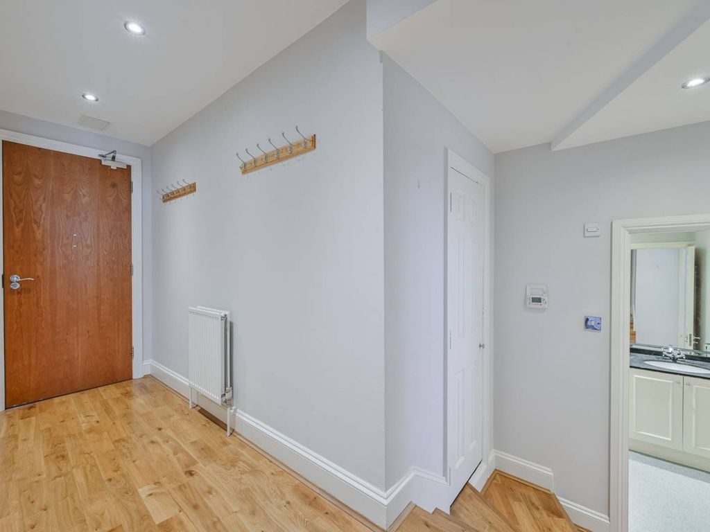 1 bed flat to rent in Whitehall, St James