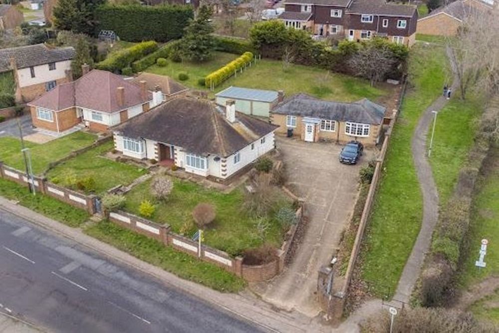 5 bed bungalow for sale in Maulden, Bedford, Bedfordshire MK45, £725,000