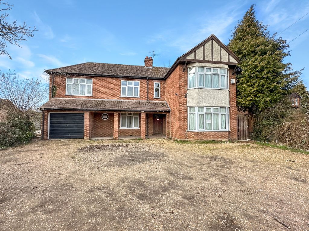 4 bed detached house for sale in Histon Road, Cambridge CB4, £825,000