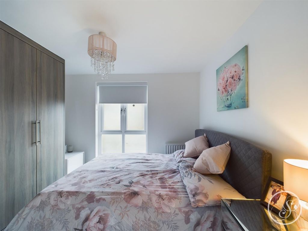 2 bed flat for sale in Barrington Way, Leeds LS15, £245,000