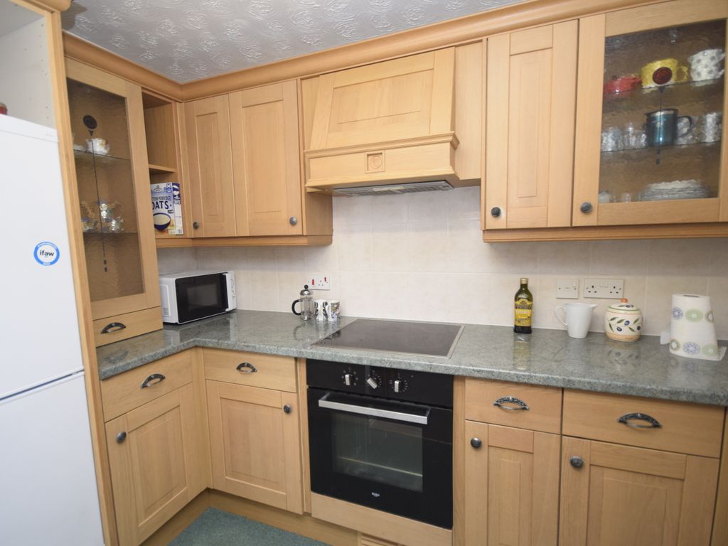 2 bed flat for sale in St. Johns Park, Whitchurch SY13, £70,000