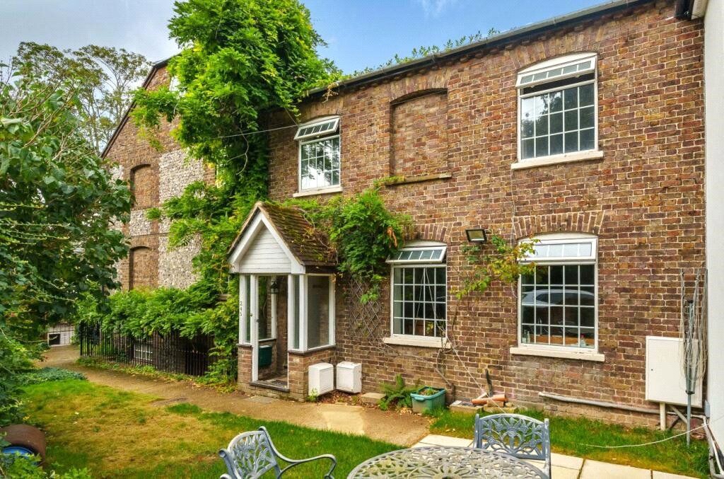 5 bed semi-detached house for sale in Belswains Lane, Apsley, Hemel Hempstead, Hertfordshire HP3, £695,000