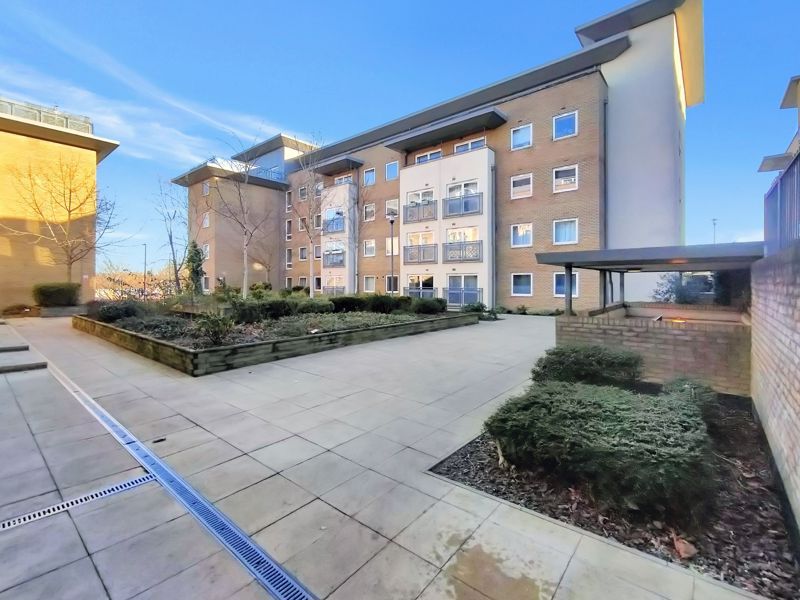 1 bed flat for sale in Gean Court, Cline Road N11, £295,000