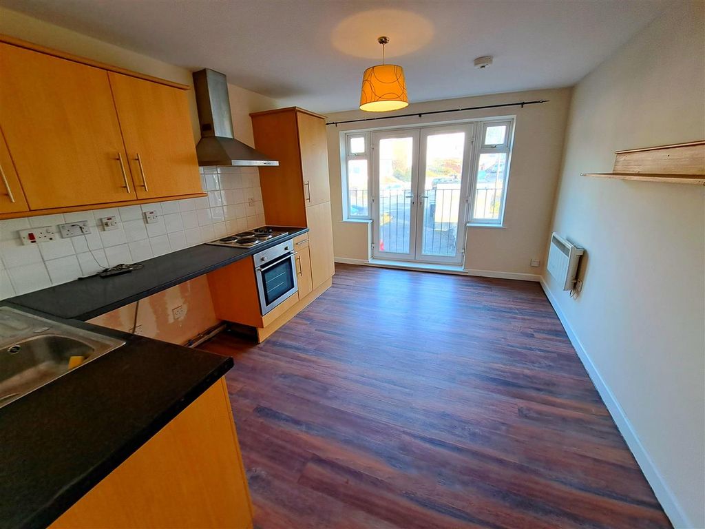 2 bed flat to rent in Nags Head Hill, St. George, Bristol BS5, £975 pcm