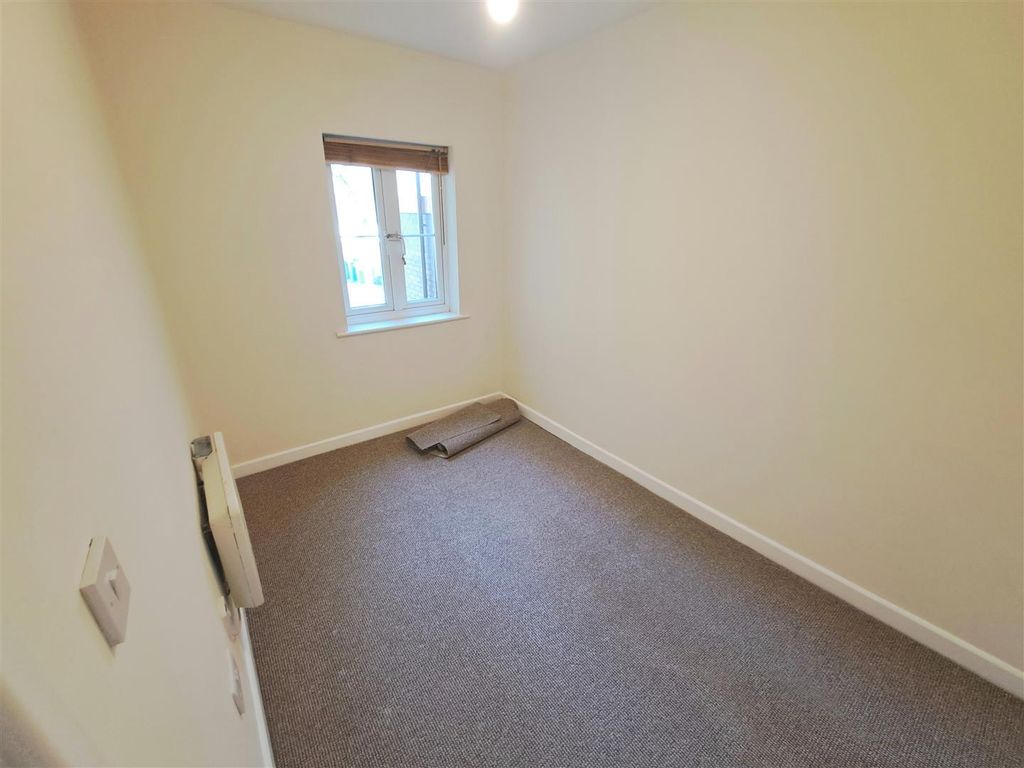 2 bed flat to rent in Nags Head Hill, St. George, Bristol BS5, £975 pcm