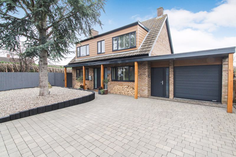 3 bed detached house for sale in Park View, Blunham MK44, £525,000