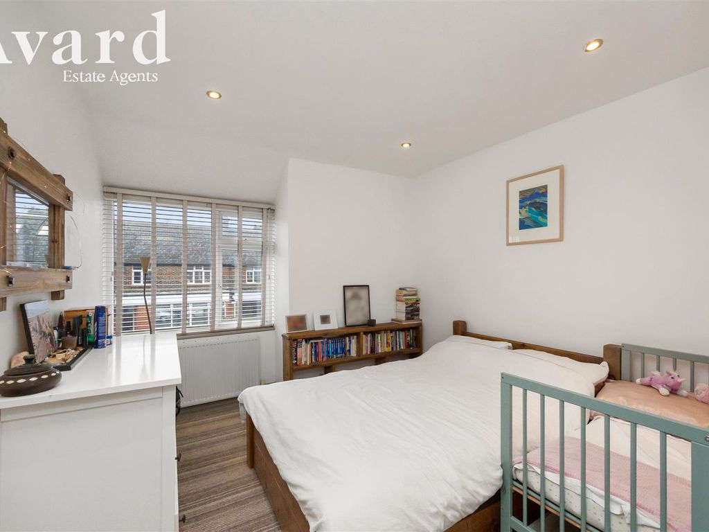 2 bed flat for sale in Hollingbury Place, Brighton BN1, £250,000