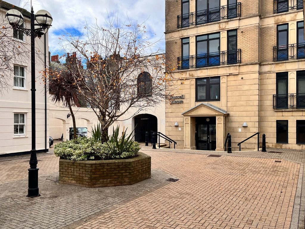 2 bed flat for sale in Russell Mews, Brighton BN1, £360,000