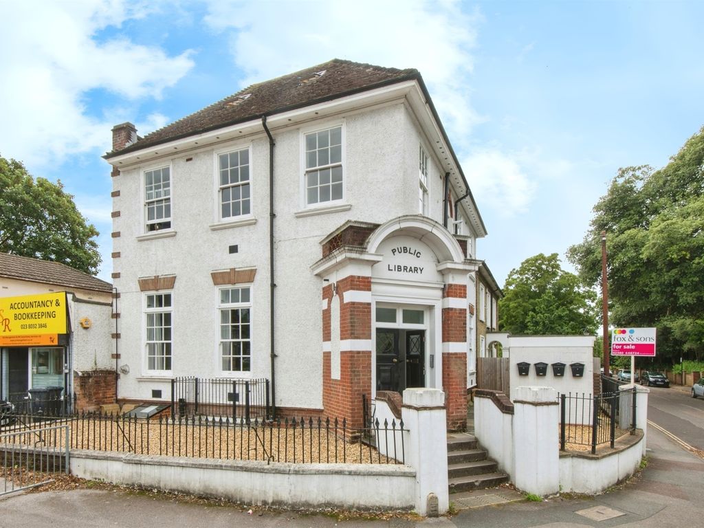 1 bed flat for sale in Oak Road, Southampton SO19, £175,000
