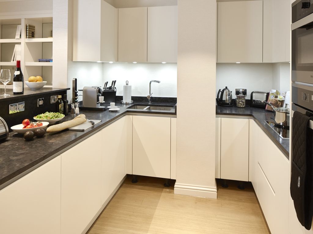 1 bed flat to rent in Hyde Park Gate, London SW7, £10,400 pcm
