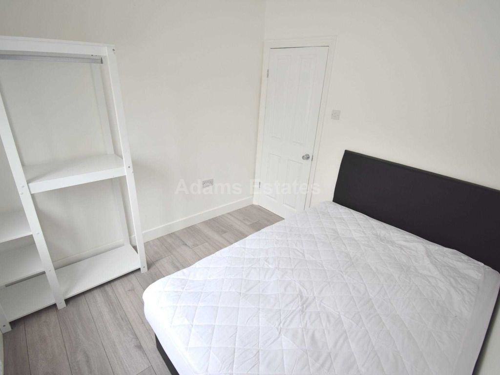 1 bed flat to rent in Oxford Road, Tilehurst RG31, £1,150 pcm