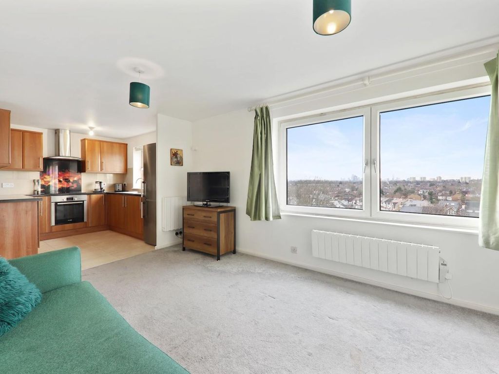 1 bed flat for sale in Avenue Road, London SE20, £215,000