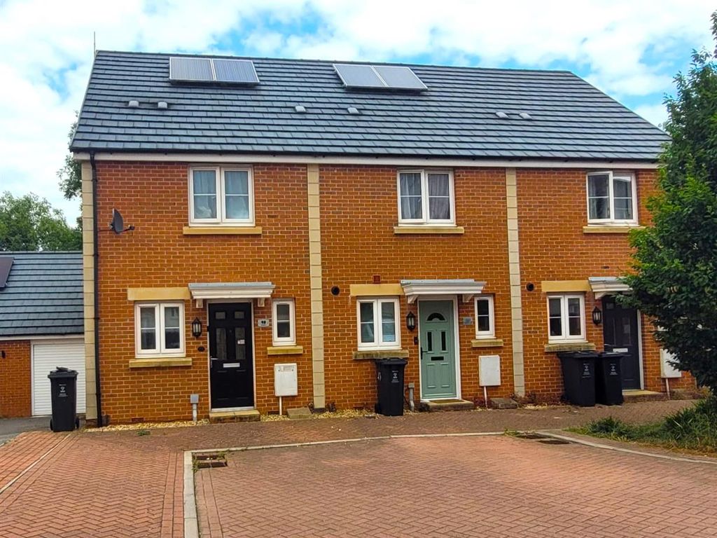 2 bed end terrace house for sale in Carver Close, Swindon SN3, £94,000