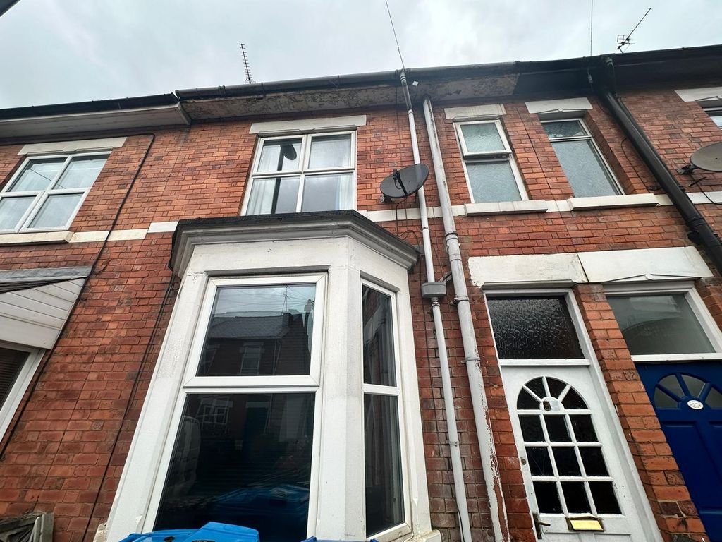 3 bed flat to rent in Cowley Street, Derby DE1, £900 pcm