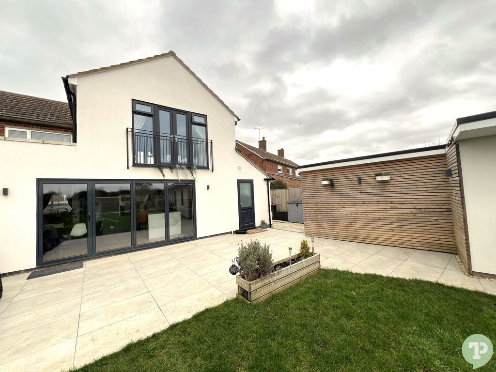 4 bed semi-detached house for sale in College Way, Horspath OX33, £570,000