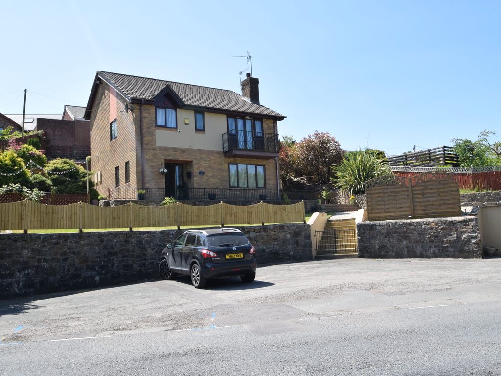 4 bed detached house for sale in Pentwyn Road, Abersychan, Pontypool, Torfaen NP4, £365,000
