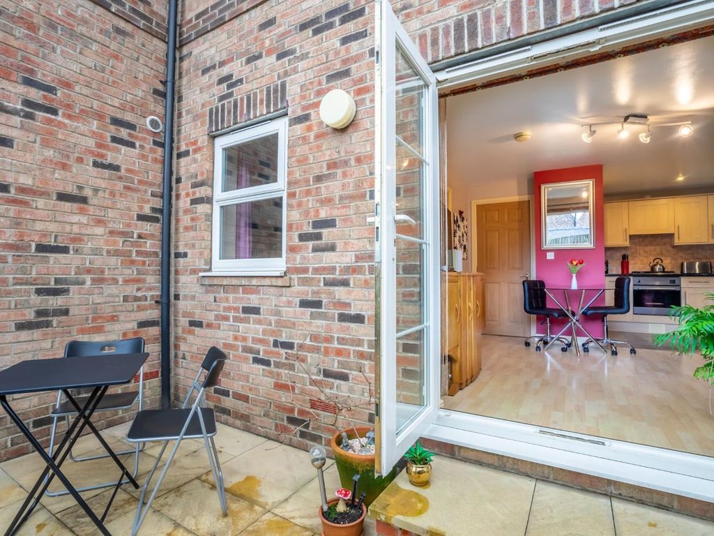 1 bed flat for sale in Huntington Road, York YO31, £165,000