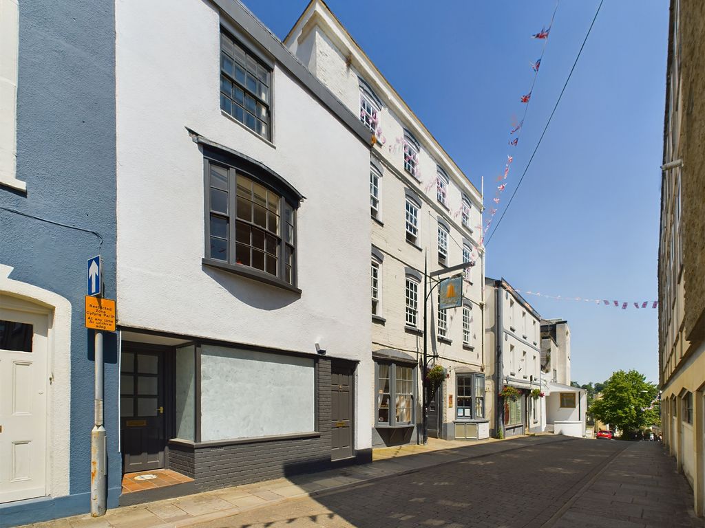 2 bed flat for sale in Bank Street, Chepstow, Monmouthshire NP16, £335,000