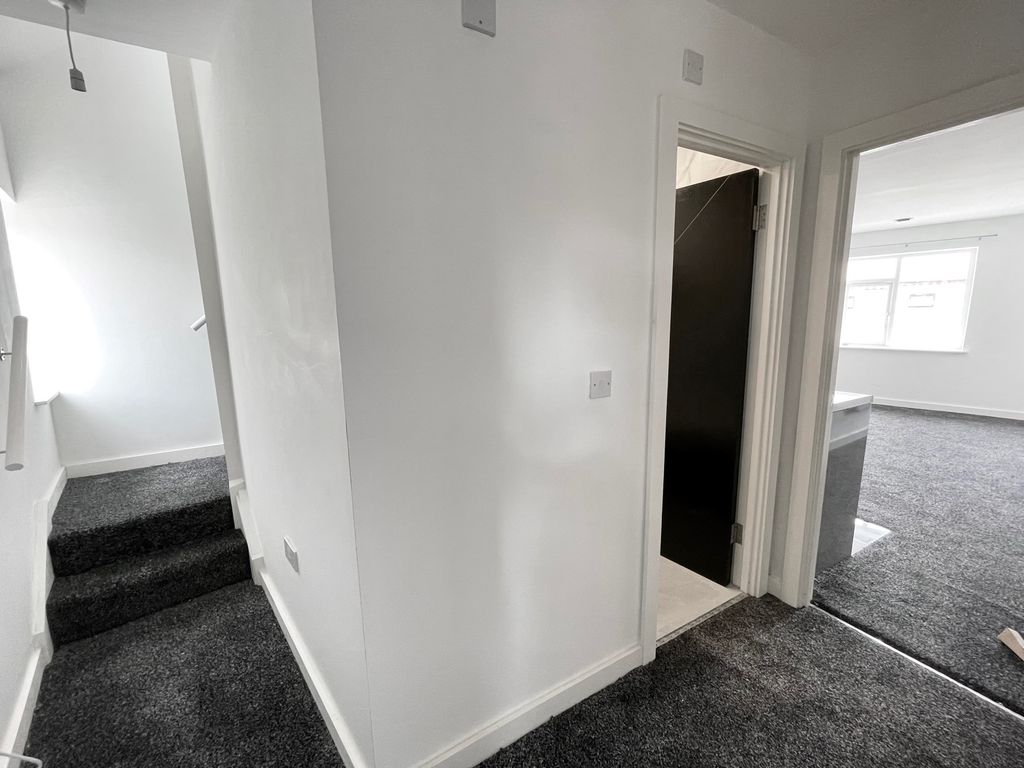 1 bed flat to rent in Windway Road, Cardiff CF5, £900 pcm