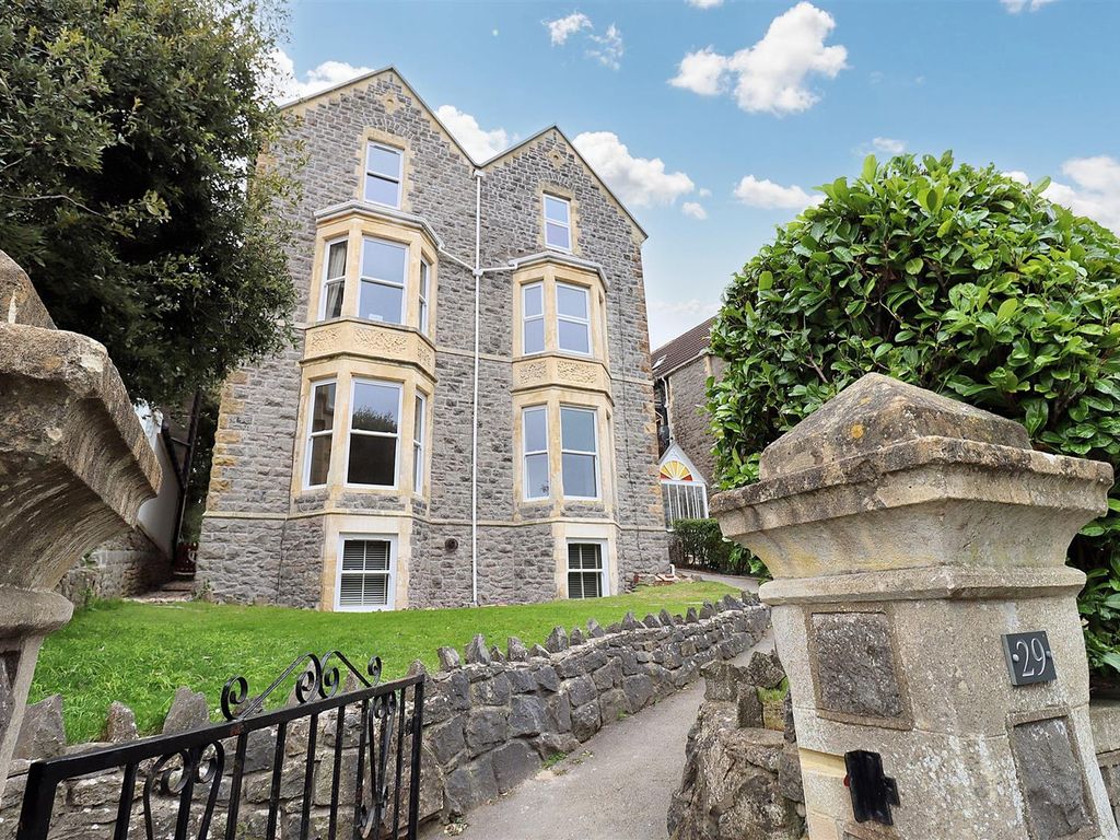 2 bed flat for sale in Victoria Road, Clevedon BS21, £475,000