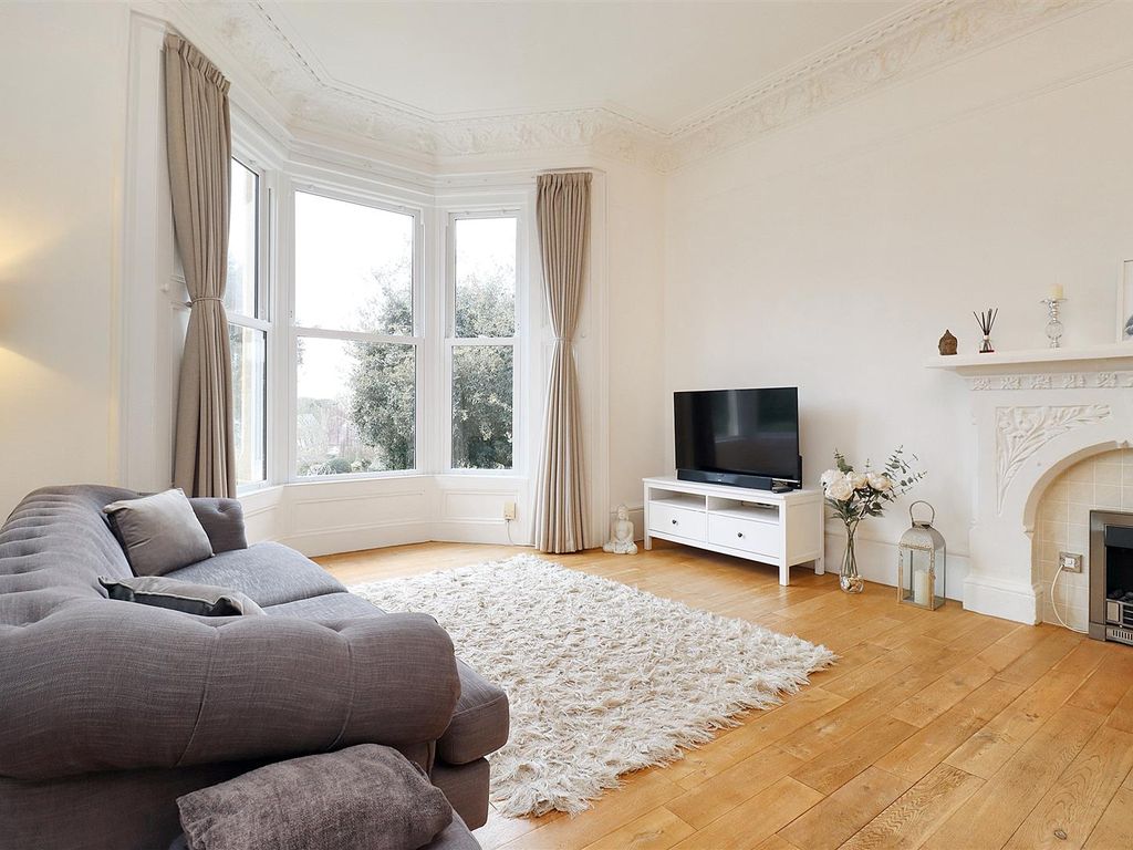 2 bed flat for sale in Victoria Road, Clevedon BS21, £475,000