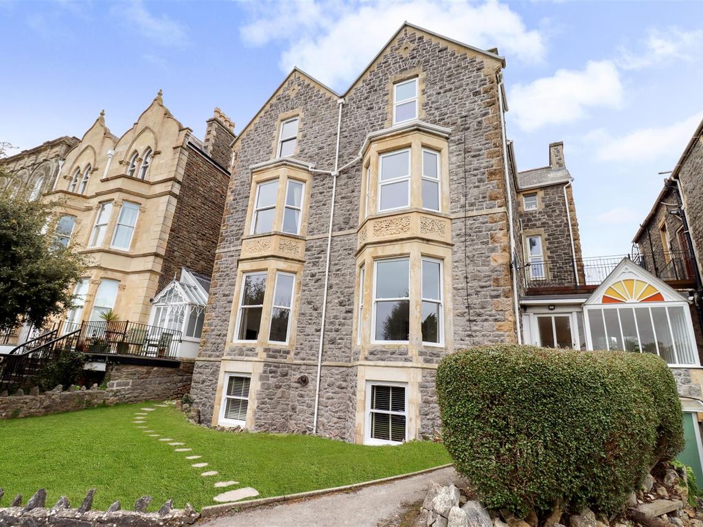 2 bed flat for sale in Victoria Road, Clevedon BS21, £475,000