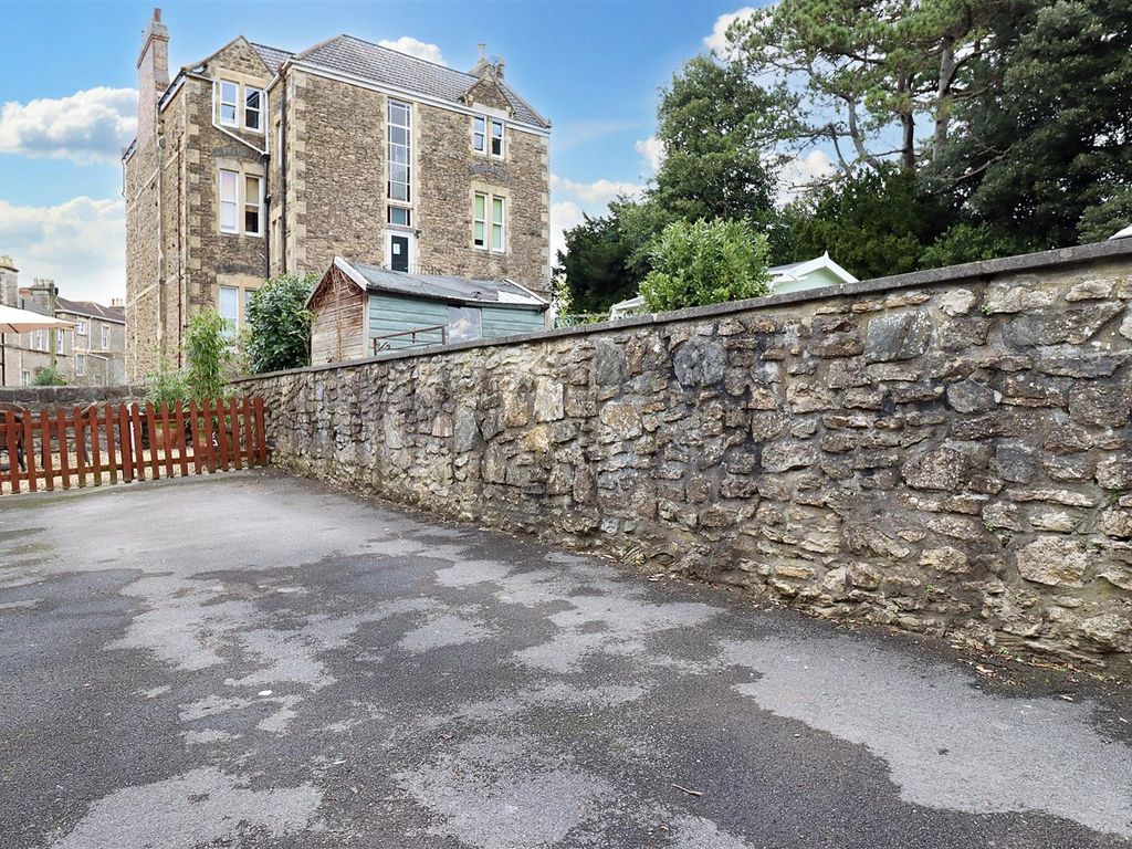 2 bed flat for sale in Victoria Road, Clevedon BS21, £475,000